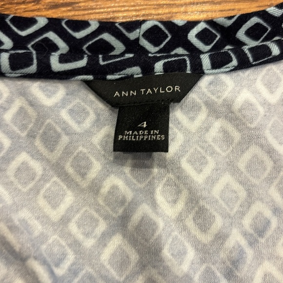 Ann Taylor wrap dress - size 4 - Picture 2 of 4